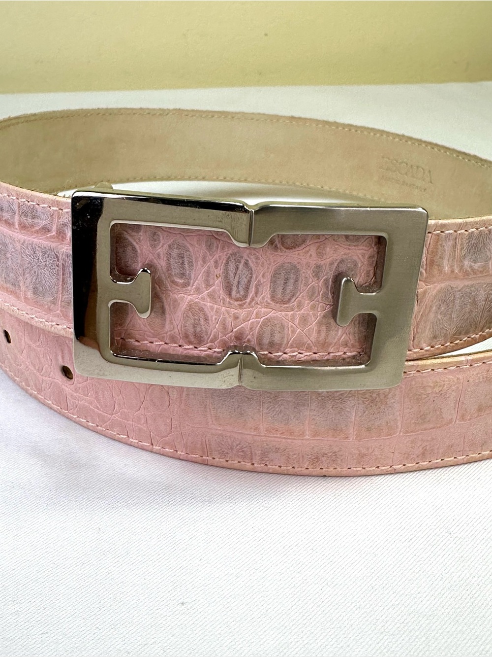 Escada Pink Croc Embossed Leather belt silvertone logo Italy 26-28” holes - Picture 1 of 9